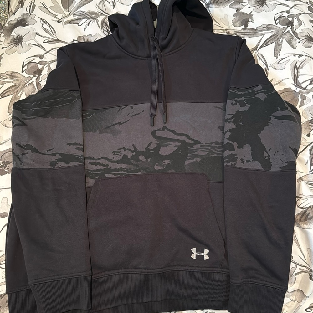 Women’s Under Armour hoodie sweatshirt